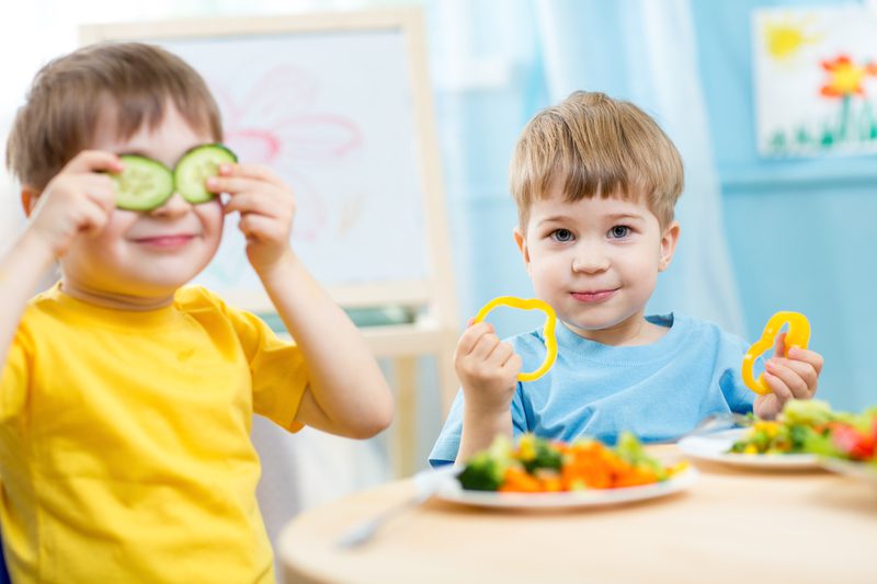Image of children eating at a Dunlap Private Kindergarten